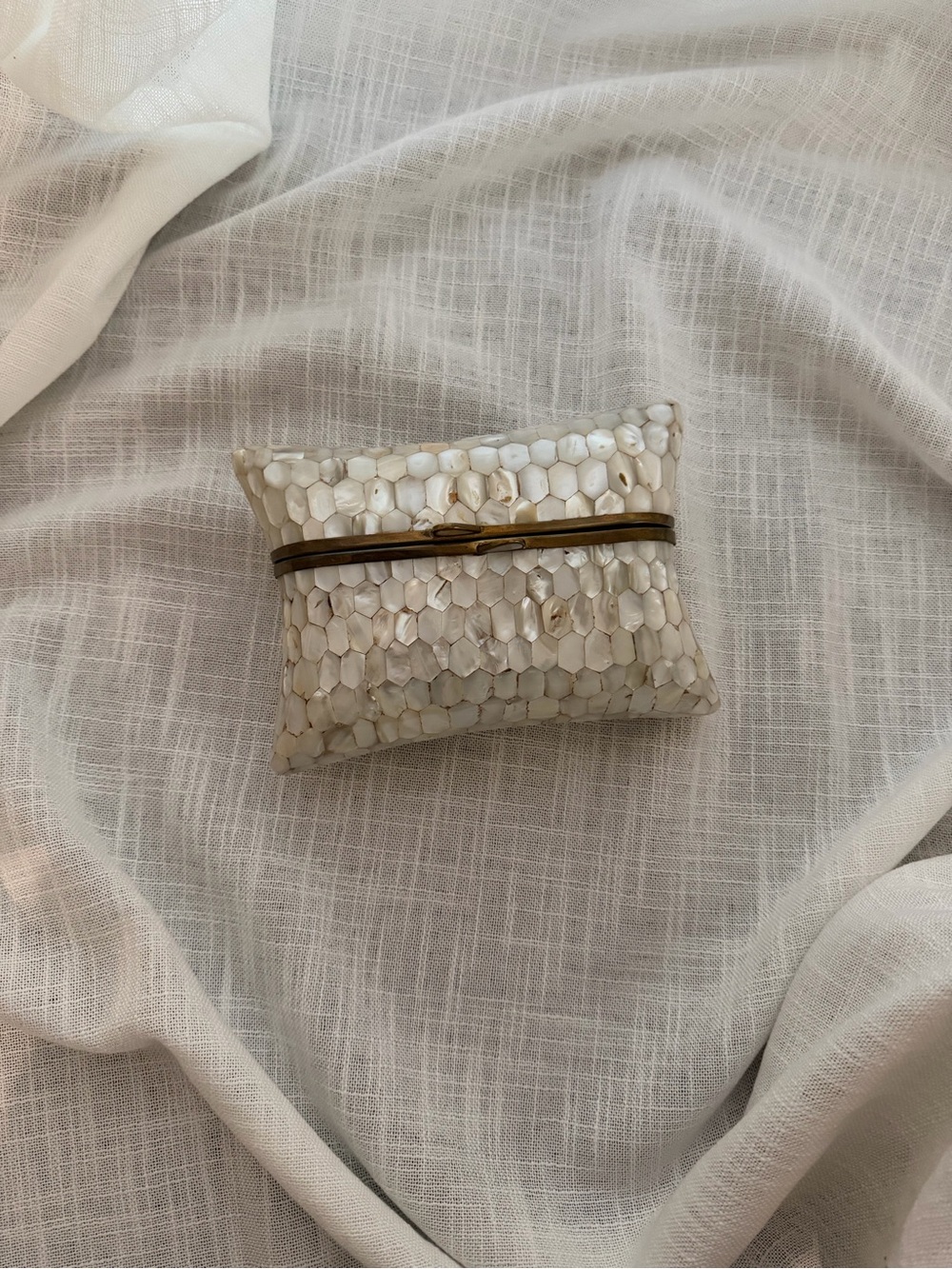 Vintage Mother of Pearl Shell Kiss Lock Clutch Coin Purse